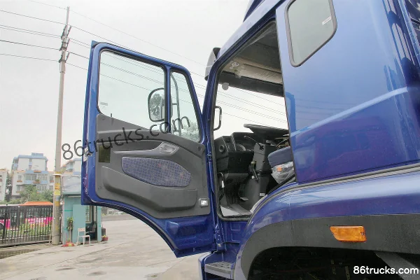 Sinotruk Haohan J5G camion lourd version légère 340 ch 8X4(12 roues) camion porteur fourgon 9,5 m Cabine (1) | 86Trucks