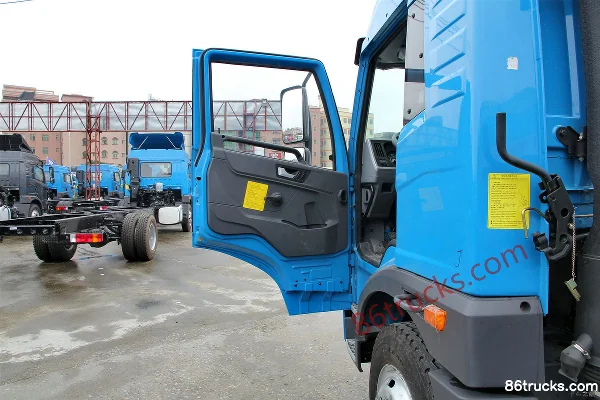 FAW Jiefang Qingdao Long V Medium Truck 140 hp 4X2(6 wheels) 5.8m Cargo Truck Chassis Cab (1) | 86Trucks
