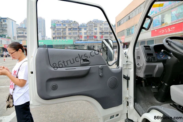 JMC Shunda High-spec 109 hp 4X2(6 wheels) 4.22m single-row van light truck Cab (1) | 86Trucks