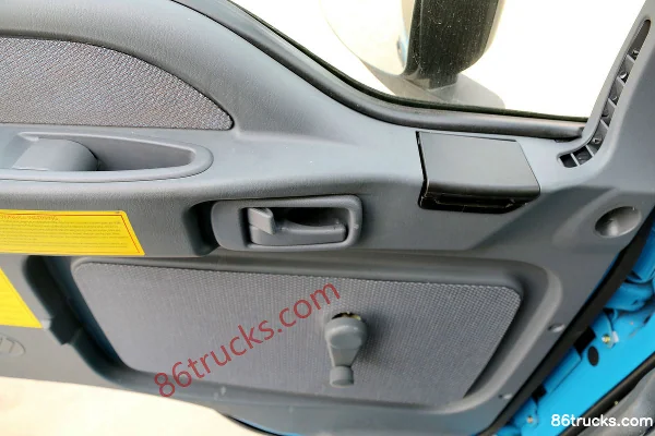 Foton Auman ETX 6 Series Heavy Truck 245 hp 6X2(8 wheels) 9.6m Van Cargo Truck (8-speed) Cab (3) | 86Trucks