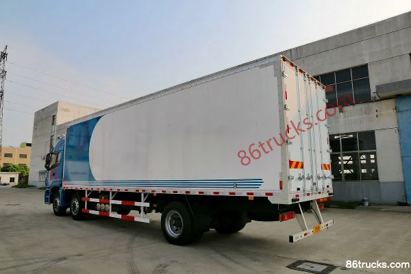 Foton Auman ETX 6 Series Heavy Truck 245 hp 6X2(8 wheels) 9.6m Van Cargo Truck (8-speed) Body (3) | 86Trucks