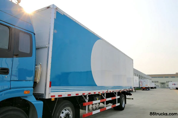 Foton Auman ETX 6 Series Heavy Truck 245 hp 6X2(8 wheels) 9.6m Van Cargo Truck (8-speed) Body (1) | 86Trucks