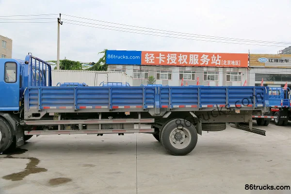 JAC Shuailing H415 154 hp 4X2(6 wheels) 5.2m semi-row flatbed cargo truck Body (1) | 86Trucks
