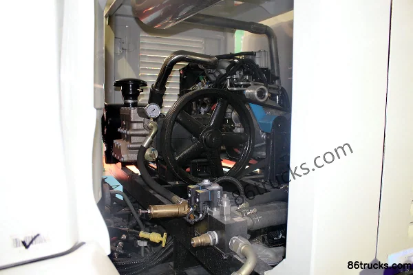 Dongfeng Commercial Vehicle Tianjin 210 hp 4X2(6 wheels) Cleaning Truck (Zhonglian Brand) Exterior (3) | 86Trucks