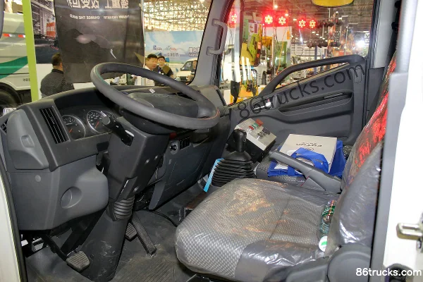 JAC Shuailing Q3 116hp 4X2(6 wheels) Garbage Truck (Narrow Body 3360 Chassis) Cab (3) | 86Trucks