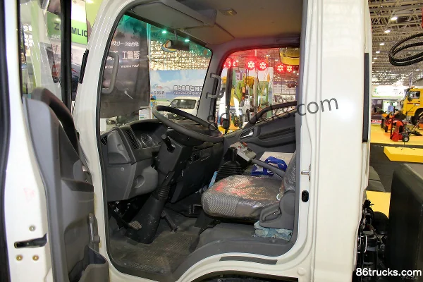 JAC Shuailing Q3 116hp 4X2(6 wheels) Garbage Truck (Narrow Body 3360 Chassis) Cab (2) | 86Trucks