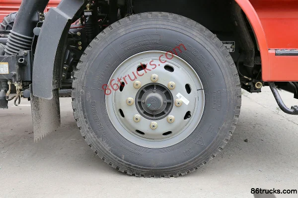 FAW Jiefang J6L camion moyen 164 ch 4X2(6 roues) porteur à ridelles 6,8 m Châssis (2) | 86Trucks