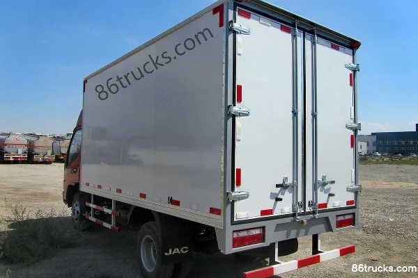 JAC Junling H330 120 ch 4X2(6 roues) camion léger fourgon simple cabine 4,15 m (HFC5043XXYP91K5C2) Extérieur (3) | 86Trucks