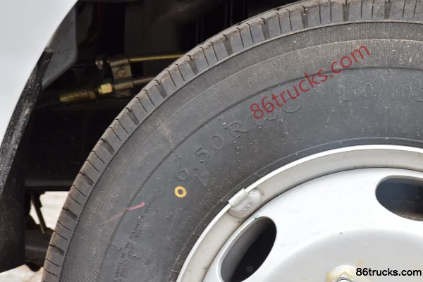 Foton Aoling Jieyun 82 ch 4X2(6 roues) camion léger plateau double cabine 2,7 m Châssis (3) | 86Trucks