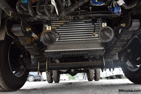 Foton Aoling Jieyun 82 ch 4X2(6 roues) camion léger plateau double cabine 2,7 m Châssis (1) | 86Trucks