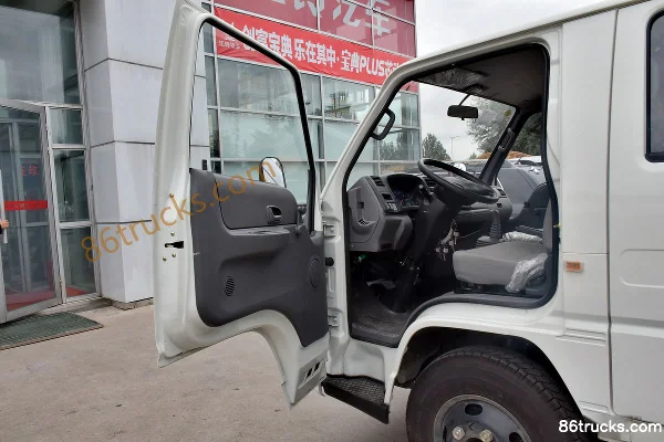 JMC Shunda Narrow Body 143 hp 4X2(6 wheels) 3.25m double-row flatbed light truck (China VI) Cab (1) | 86Trucks