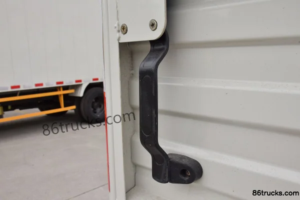 JMC Shunda Narrow Body 143 hp 4X2(6 wheels) 3.25m double-row flatbed light truck (China VI) (2) | 86Trucks