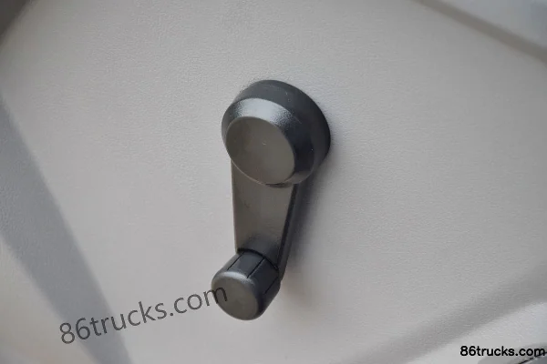 Sinotruk HOWO Hanjiang 88 ch 4X2(6 roues) camion léger fourgon 4,2 m monoplace Cabine (2) | 86Trucks