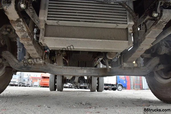 Sinotruk HOWO Tongsai 180hp 4X2(6 wheels) 5.2m Semi-row Van Cargo Truck Chassis (1) | 86Trucks