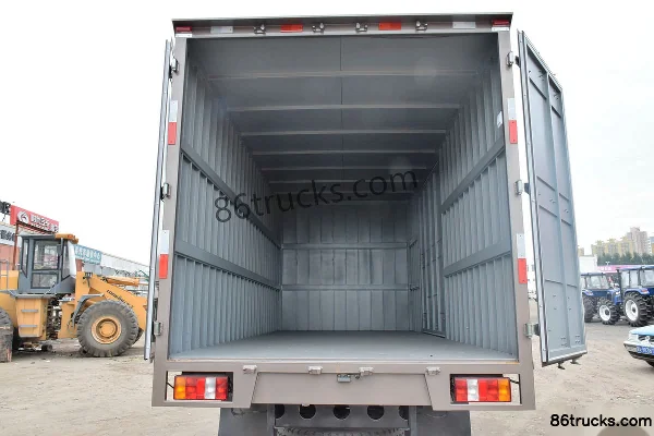 Sinotruk HOWO Tongsai 180hp 4X2(6 wheels) 5.2m Semi-row Van Cargo Truck Body (3) | 86Trucks