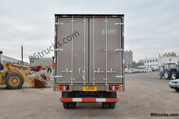 Sinotruk HOWO Tongsai 180hp 4X2(6 wheels) 5.2m Semi-row Van Cargo Truck Body (1) | 86Trucks