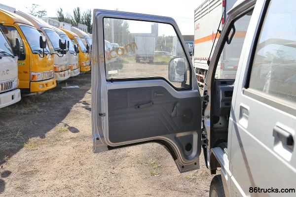 JAC Kangling X3 61hp 4X2(6 wheels) Gasoline/CNG 2.5m Double Row Flatbed Light Truck Cab (1) | 86Trucks