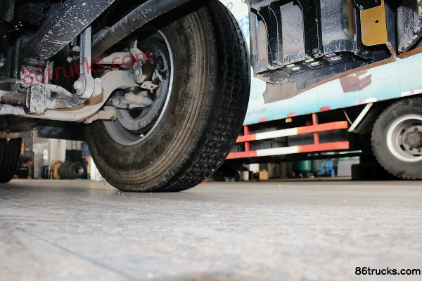 Dongfeng Liuqi Chenglong H7 poids lourd 420 ch 6X4(10 roues) tracteur routier (Yuchai) Châssis (2) | 86Trucks