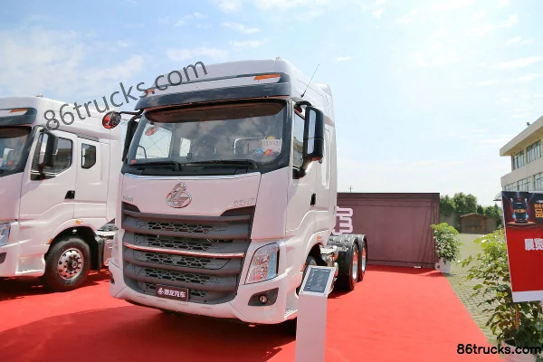 Dongfeng Liuqi Chenglong H7 Heavy Truck 450 hp 6X4(10 wheels) Tractor Truck Exterior (3) | 86Trucks
