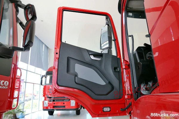 SAIC Hongyan Jieka C500 camion lourd 390 ch 6X2(8 roues) tracteur routier Cabine (1) | 86Trucks