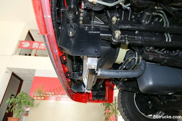 SAIC Hongyan Jieka C500 camion lourd 390 ch 6X2(8 roues) tracteur routier Châssis (3) | 86Trucks