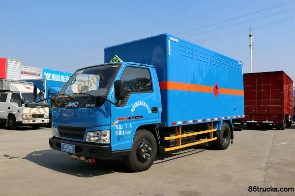 JMC Classic Shunda 109hp 4X2(6 wheels) explosive material transport truck Exterior (3) | 86Trucks