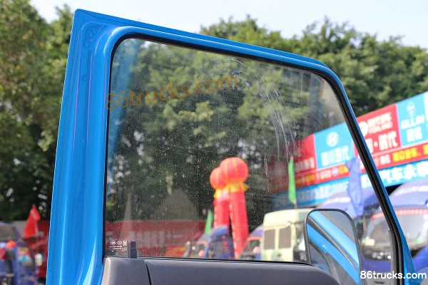 JMC Classic Shunda 109hp 4X2(6 wheels) explosive material transport truck Cab (3) | 86Trucks