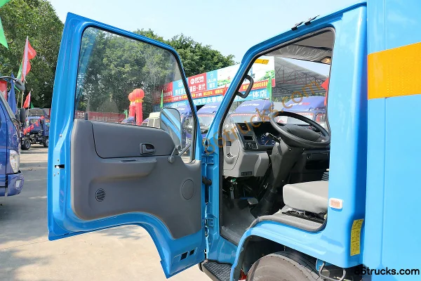 JMC Classic Shunda 109hp 4X2(6 wheels) explosive material transport truck Cab (2) | 86Trucks