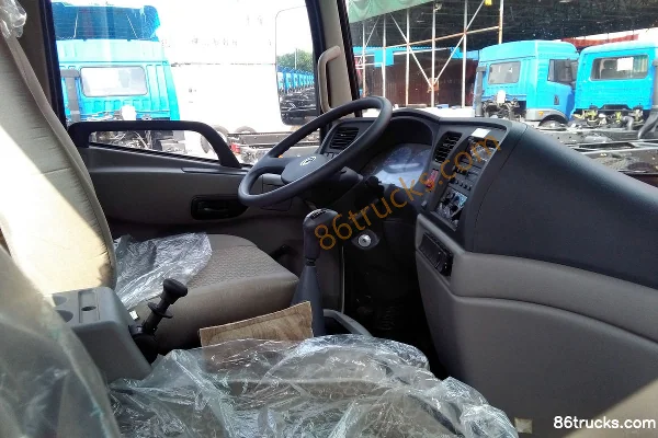 Dongfeng Commercial Vehicle Tianjin camion moyen 140 ch 4X2(6 roues) camion porteur fourgon 7,1 m Cabine (2) | 86Trucks