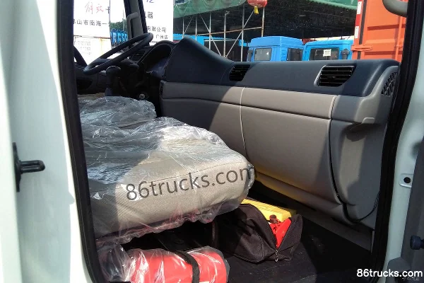 Dongfeng Commercial Vehicle Tianjin camion moyen 140 ch 4X2(6 roues) camion porteur fourgon 7,1 m Cabine (1) | 86Trucks