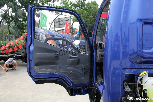 Foton Aoling CTX Mountain Edition 143hp 4X2(6 wheels) 4.165m single-row van light truck Cab (1) | 86Trucks