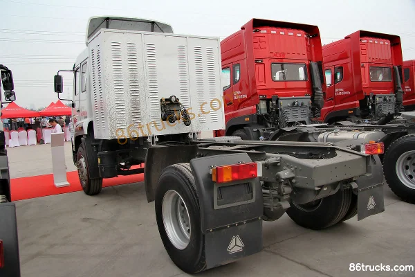 Sinotruk Steyr DM5G camion lourd 290 ch 4X2(6 roues) tracteur routier LNG Extérieur (3) | 86Trucks