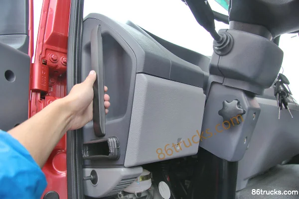 Sinotruk Steyr M5G Heavy Truck 280hp 4X2(6 wheels) Tractor Truck Cab (3) | 86Trucks
