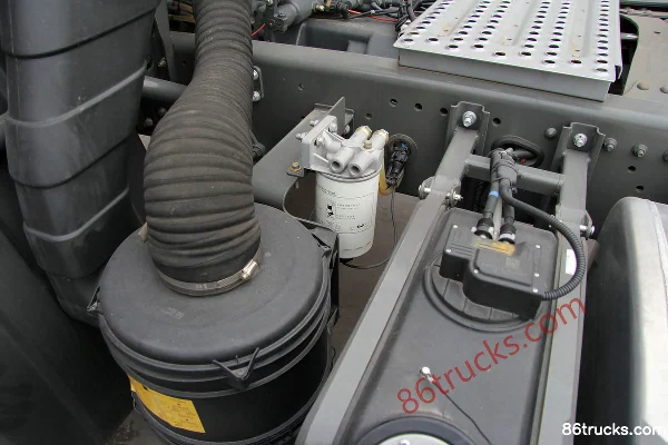 Sinotruk Steyr M5G Heavy Truck 280hp 4X2(6 wheels) Tractor Truck Chassis (2) | 86Trucks