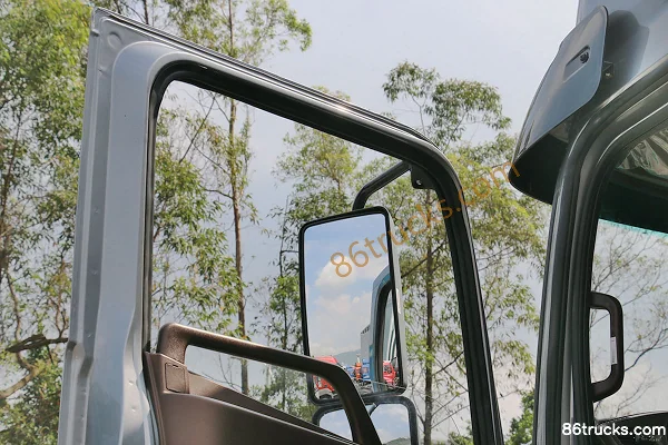 Sinotruk Steyr M5G Heavy Truck 340 hp 4X2(6 wheels) Tractor Truck Cab (3) | 86Trucks
