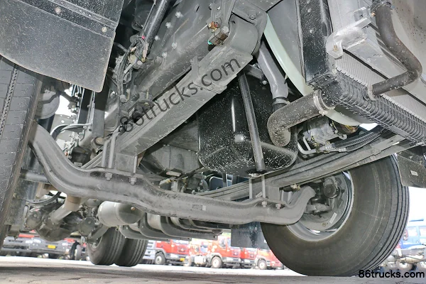 Sinotruk Steyr M5G Heavy Truck 340 hp 4X2(6 wheels) Tractor Truck Chassis (2) | 86Trucks