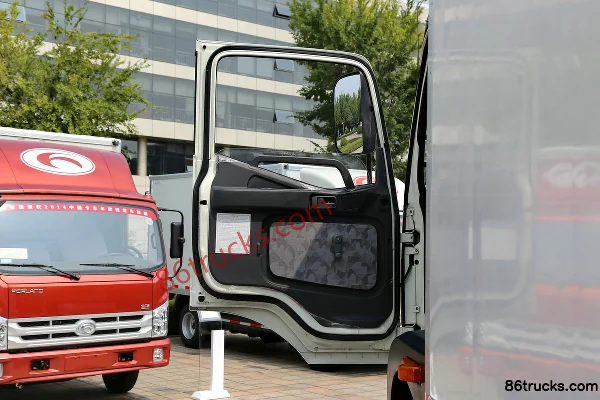 Foton Zhongchi G30 168 ch 4X2(6 roues) camion frigorifique Cabine (1) | 86Trucks