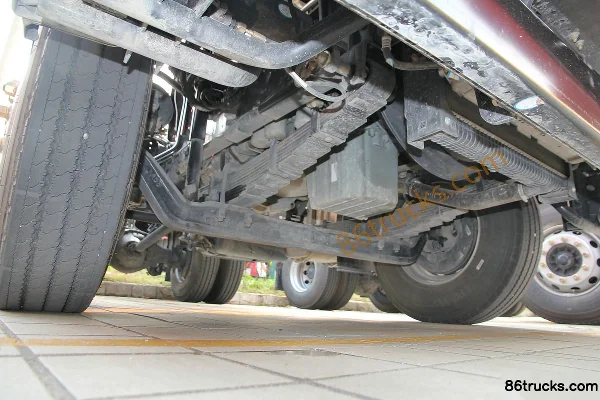 FAW Jiefang Qingdao HanV camion lourd 220 ch 4X2(6 roues) tracteur routier Châssis (1) | 86Trucks
