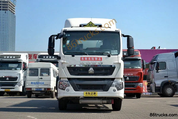 Sinotruk HOWO T5G 240 ch 6X4(10 roues) camion citerne Extérieur (2) | 86Trucks