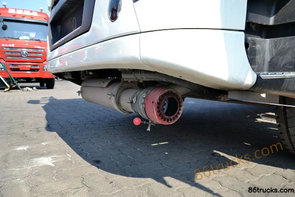Sinotruk HOWO T5G 240 ch 6X4(10 roues) camion citerne Châssis (2) | 86Trucks