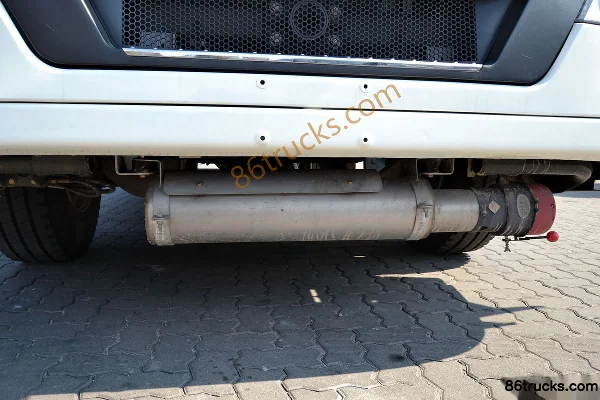 Sinotruk HOWO T5G 240 ch 6X4(10 roues) camion citerne Châssis (1) | 86Trucks