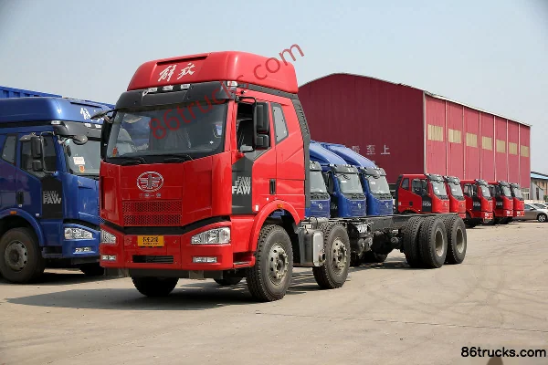 FAW Jiefang J6M poids lourd 320 ch 8X4(12 roues) châssis camion porteur à ridelles 9,5 m Extérieur (3) | 86Trucks