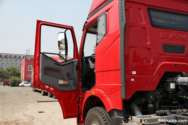 FAW Jiefang J6M poids lourd 320 ch 8X4(12 roues) châssis camion porteur à ridelles 9,5 m Cabine (1) | 86Trucks