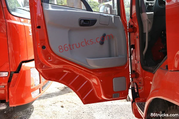 Dongfeng Commercial Vehicle Tianjin Medium Truck 180 hp 4X2(6 wheels) 6.75m Cab-forward with Side Panels Cargo Truck (3) | 86Trucks