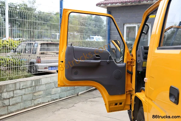 JMC New Shunda 109 hp 4X2(6 wheels) 3.19m dump truck Cab (1) | 86Trucks