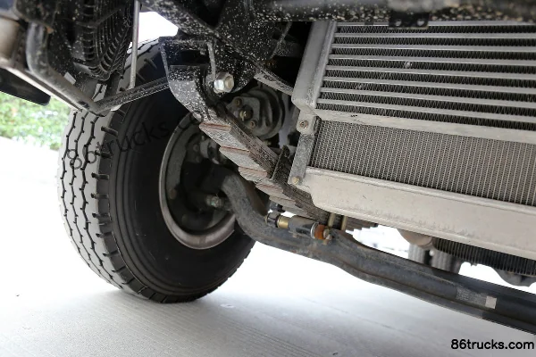 Sinotruk HOWO Tongsai 154 ch 4X2(6 roues) camion porteur à ridelles à cabine demi-avancée 5,2 m Châssis (2) | 86Trucks