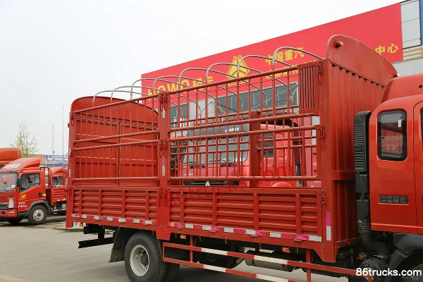 Sinotruk HOWO Tongsai 154 ch 4X2(6 roues) camion porteur à ridelles à cabine demi-avancée 5,2 m Carrosserie (1) | 86Trucks