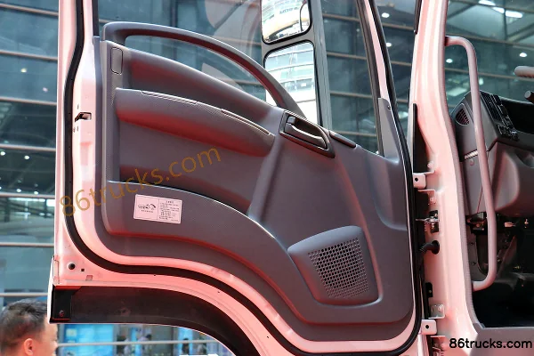Qingling Isuzu VC46 poids lourd 350 ch 6X4(10 roues) tracteur routier Cabine (3) | 86Trucks