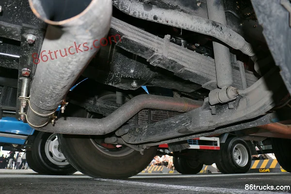 Qingling Isuzu VC46 poids lourd 350 ch 6X4(10 roues) tracteur routier Châssis (3) | 86Trucks