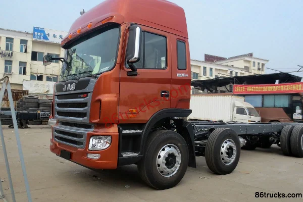 JAC Gallop A5W Heavy Truck 350 hp 8X4(12 wheels) 9.5m Flatbed Cargo Truck (Ratio: 3.417) Exterior (3) | 86Trucks
